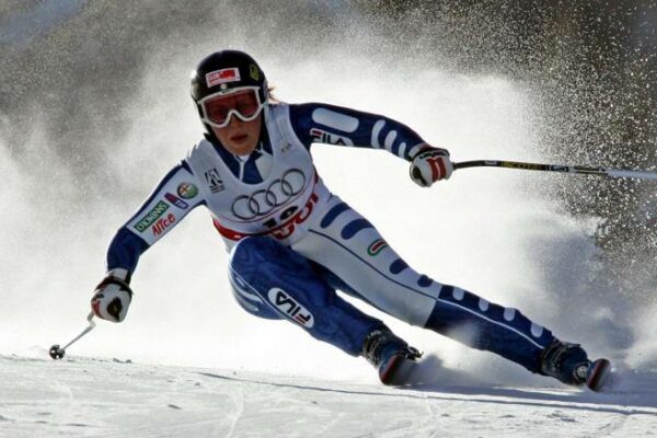 Elena Fanchini, skiing at 3 years old, then the knees of glass. A champion until the end- Corriere.it