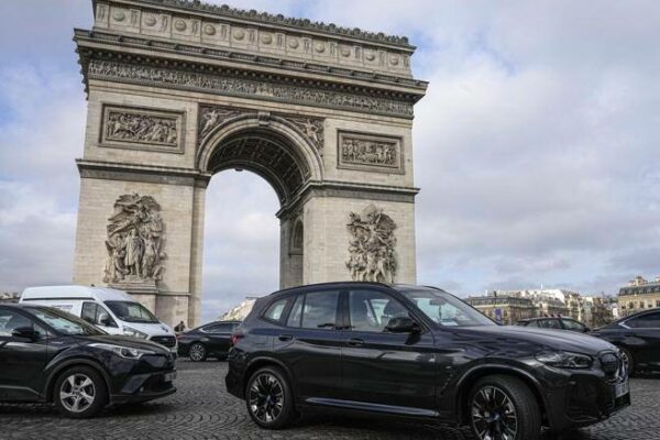 Paris, “anti-SUV” measure passes but the vote is a flop. Controversy over the mayor- Corriere.it