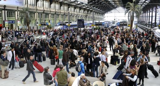 París, apuñala a tres personas en la estación de Lyon: arrestado un hombre con licencia italiana – Corriere.it