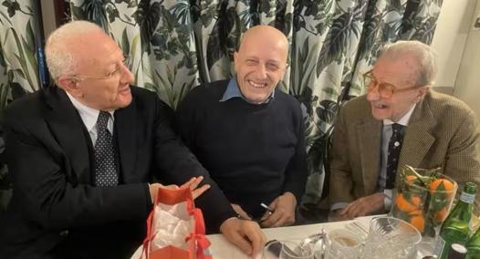 Vittorio Feltri and the surprise encounter with De Luca at lunch: “He seems like a comedian, but better him than Schlein” – Corriere.it