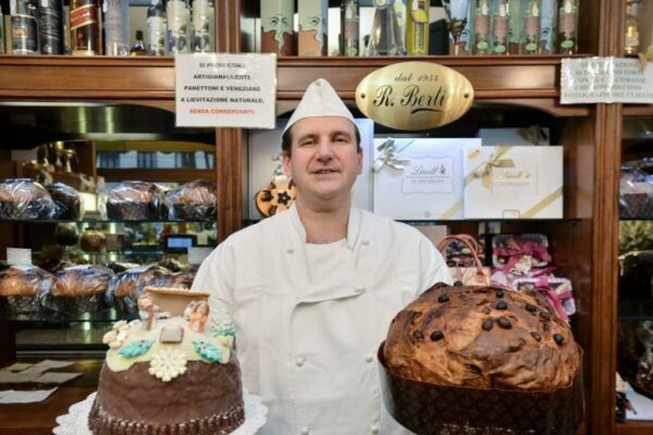 The pastry shop Berti in Milan celebrates 70 years: from Mont Blanc to Russian cake (with the original Odessa recipe), specialties