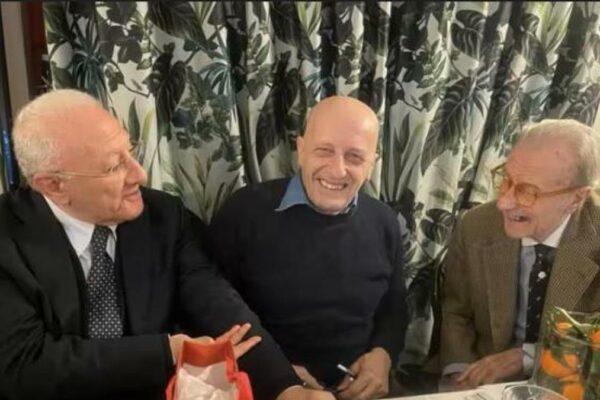 De Luca and the lunch with Sallusti and Feltri: “Casual, but I would have preferred Monica Bellucci”