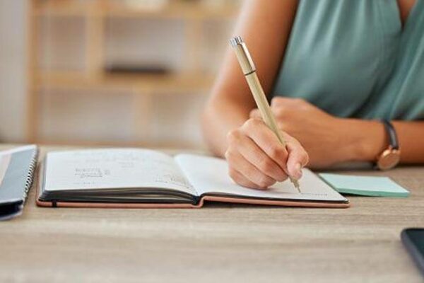 Enough with automatic correctors: Writing by hand makes us more attentive (and intelligent) – Corriere.it